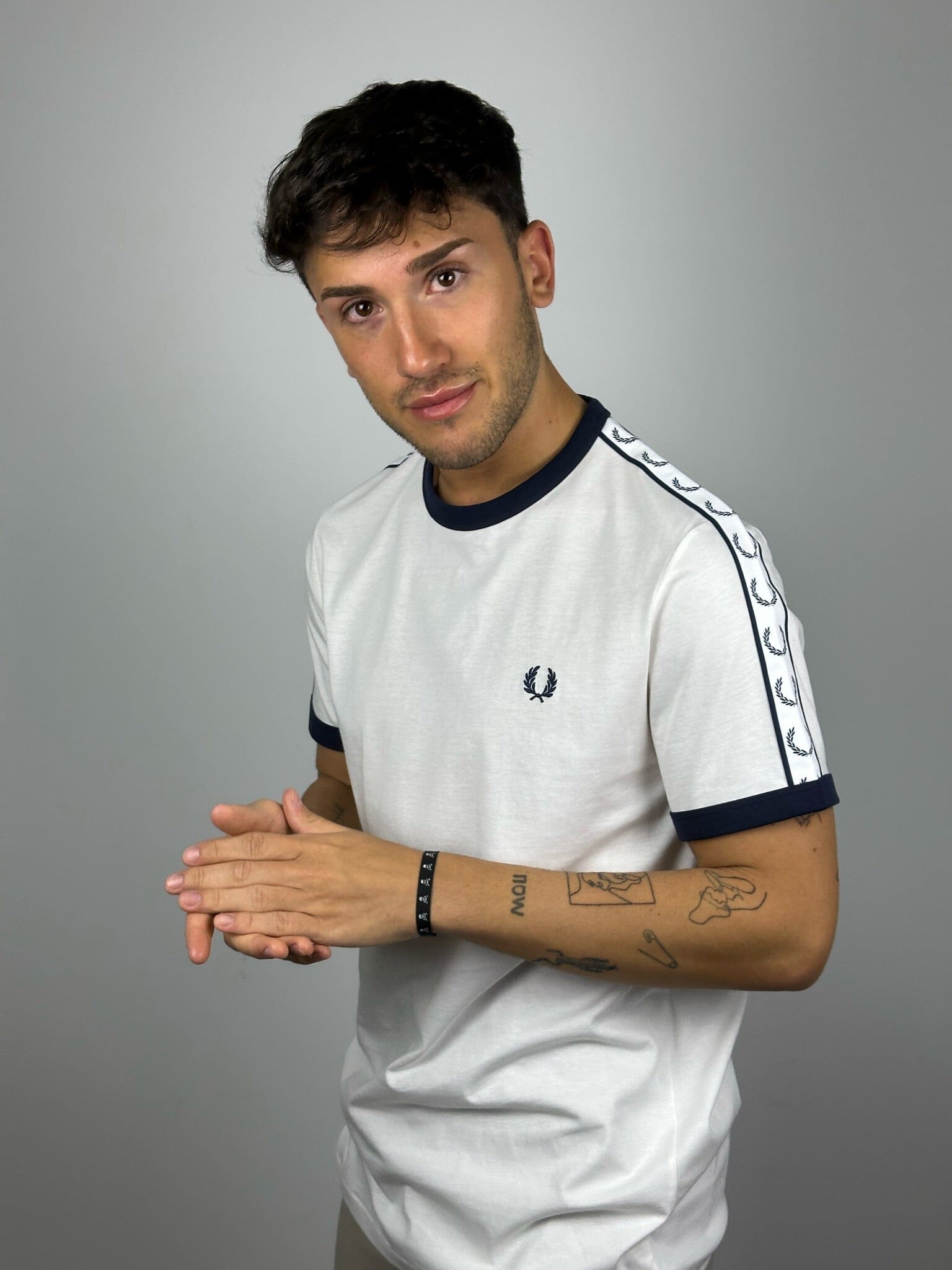 Camiseta Fred Perry Taped Ringer Gris Hombre